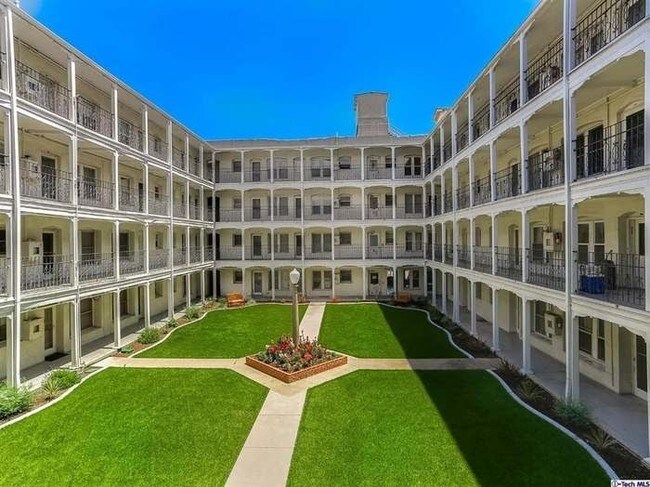 Foto del edificio - 4125 S Figueroa St