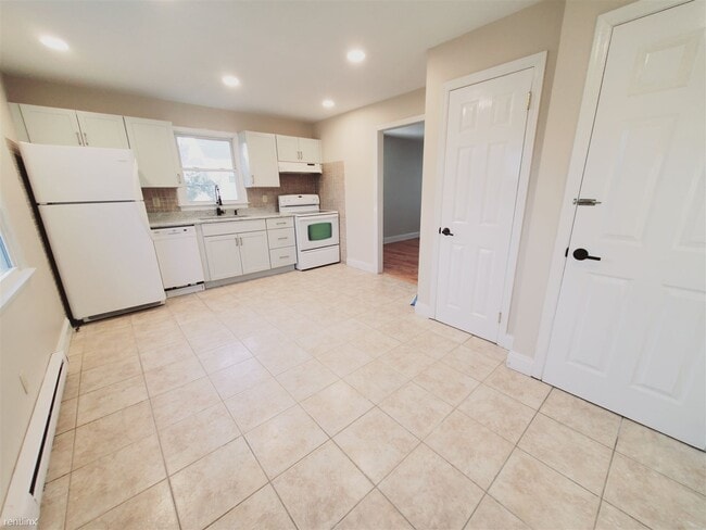 Building Photo - 2 br, 1 bath Townhome - 43 Palmer Ave Unit 2