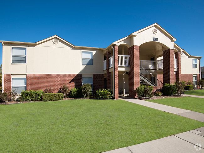 Building Photo - The Greens at Moore