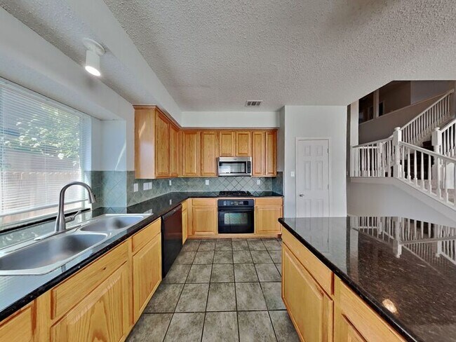 Foto del edificio - 736 Mulberry Ln