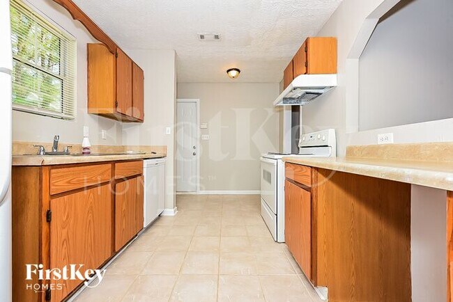 Foto del edificio - 646 Woodknoll Ct
