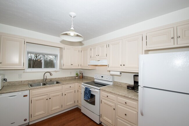 Foto del edificio - 1318 Oakridge Rd