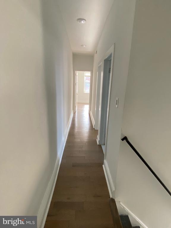 Building Photo - 2501 E Somerset St