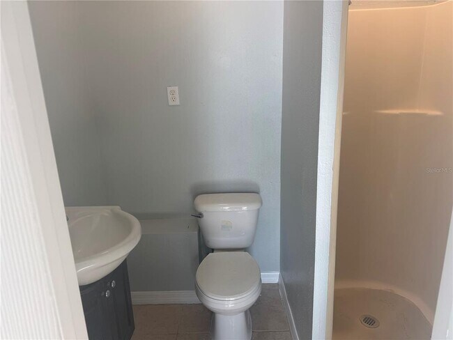 Building Photo - 444 Ball Ct