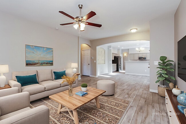 Building Photo - 461 East Placita Rejilla