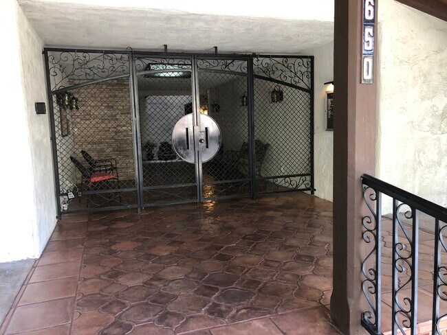 Foto del edificio - 5650 Sumner Way