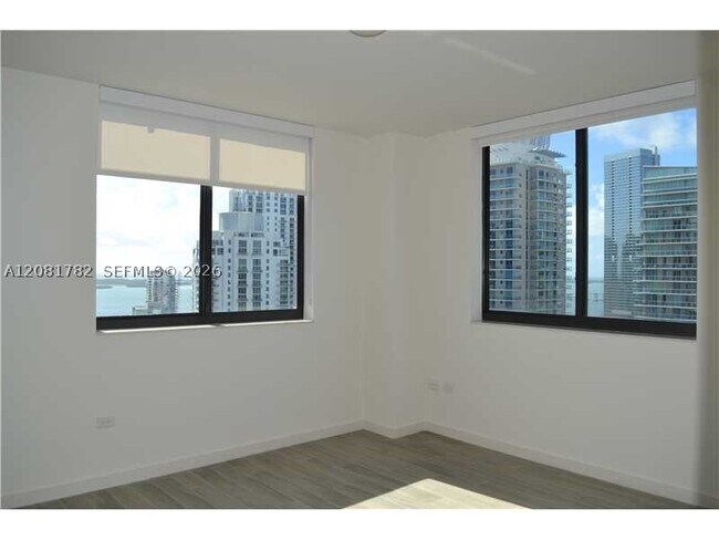 Foto del edificio - 999 SW 1st Ave