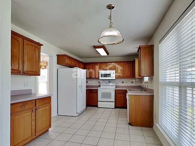 Building Photo - 1120 Birch Hill Dr