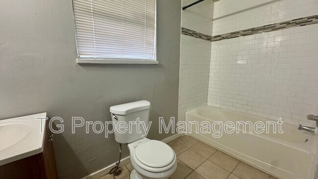Foto del edificio - 2821 Moncrief Rd
