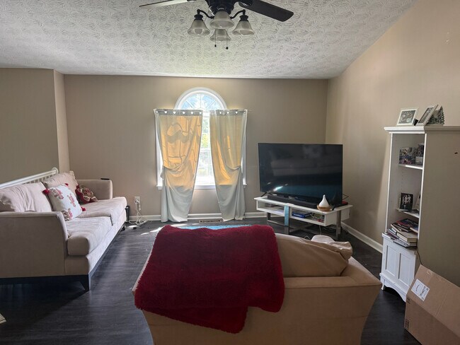 Foto del edificio - Room in House on Valley Green Rd