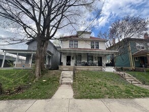 Building Photo - 826 N Beville Ave