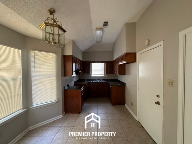 Building Photo - 6910 Gallop Dr