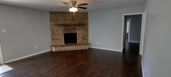 Building Photo - 2327 Tiffany Dr