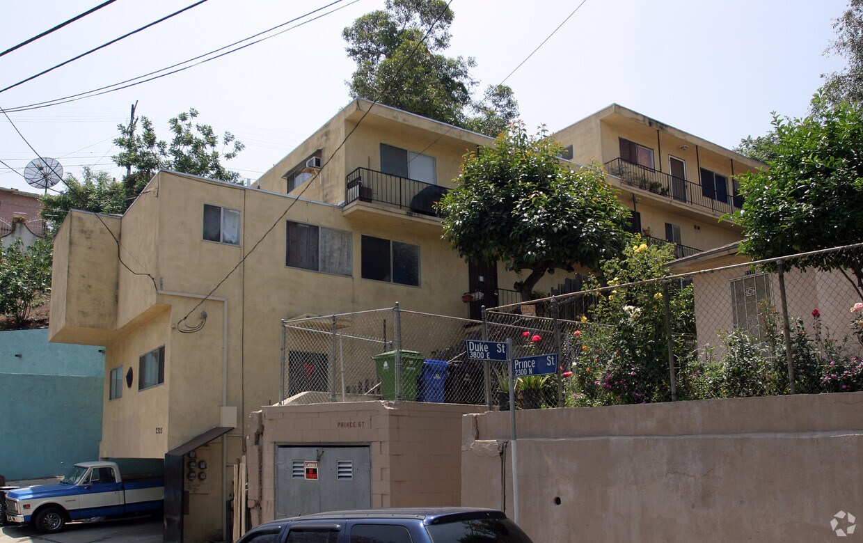 Primary Photo - 2325 Prince St