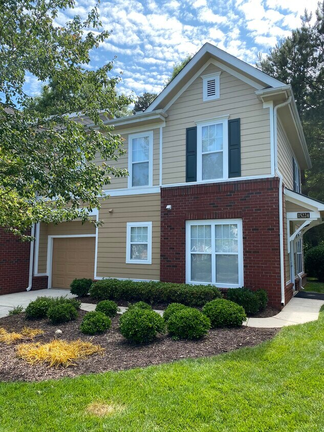 15224 Coventry Ct Ln, Charlotte, NC 28277 Townhome Rentals in