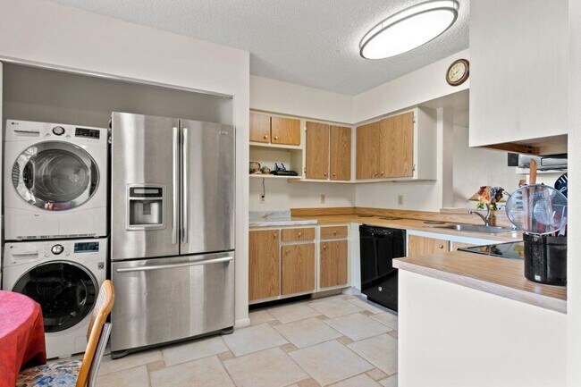 Building Photo - 14375 Strathmore Ln