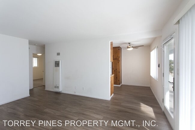 Building Photo - 4080 1/2-4080 Crown Point Dr