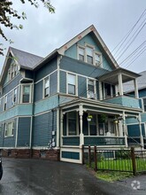Building Photo - 672 Elm St