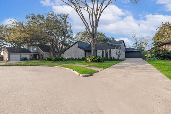 Foto del edificio - 6114 Hummingbird St