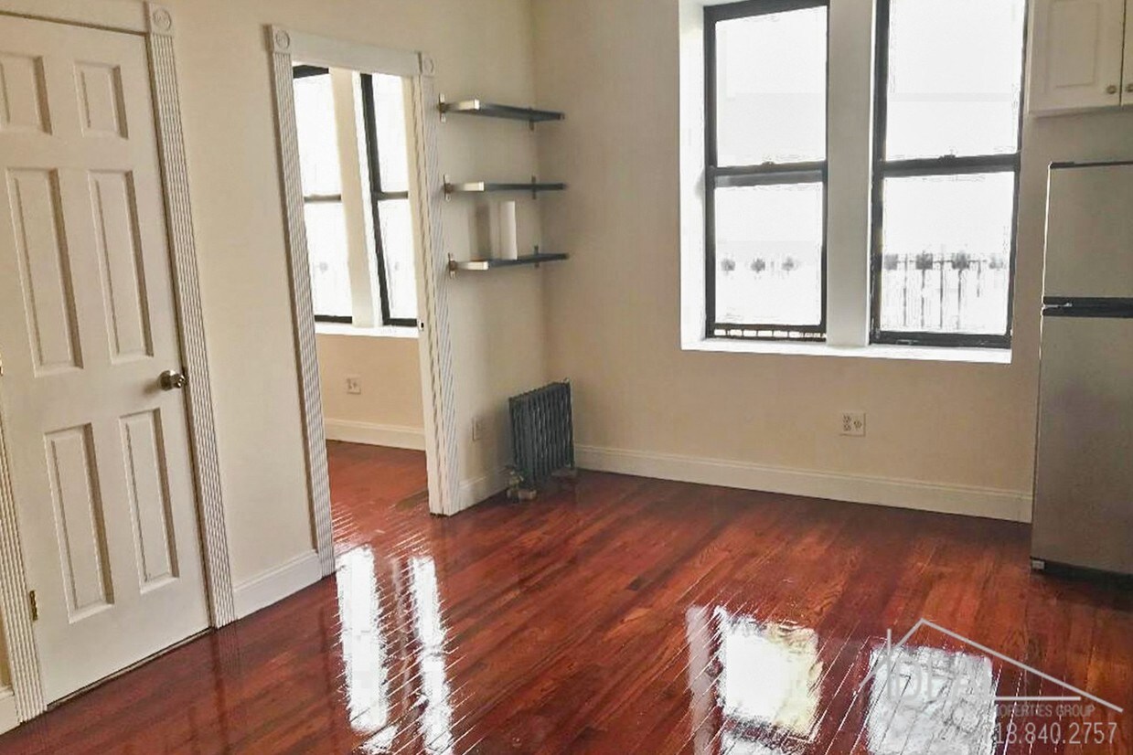 Foto principal - 563 Pacific St