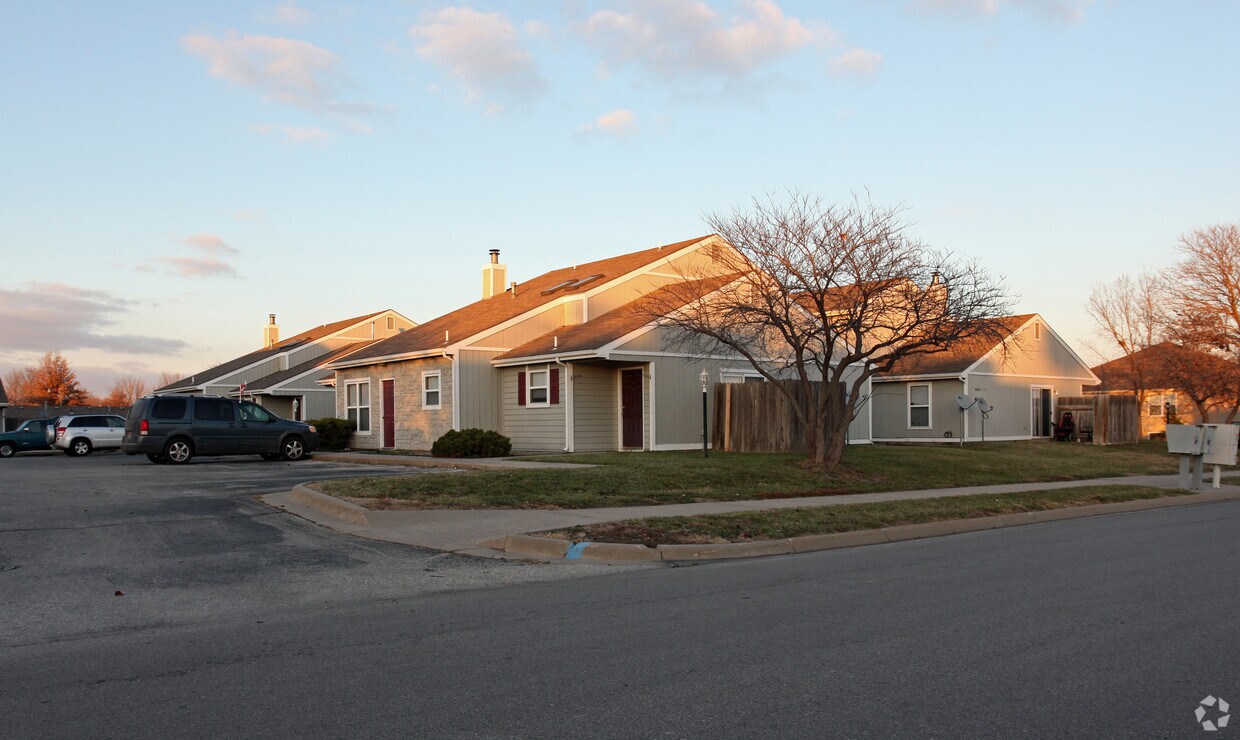 Apartments at Gregory's Landing - Riverbend Apartments