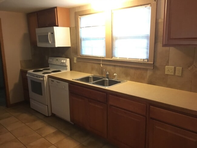 Building Photo - WH-Main Duplex