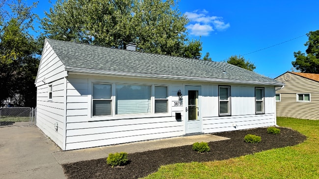 Building Photo - 3817 Palmerston Ave