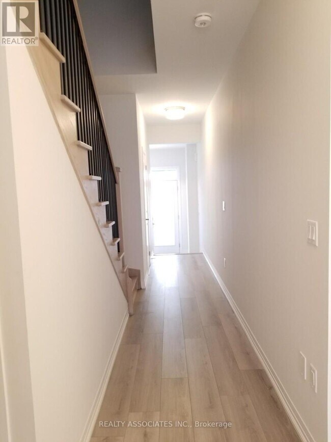 Photo du bâtiment - 71 Schmeltzer Cres