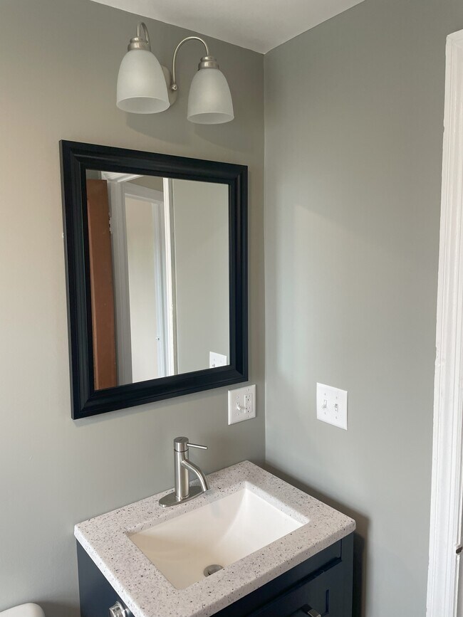 Foto del edificio - 826 Englewood Ave