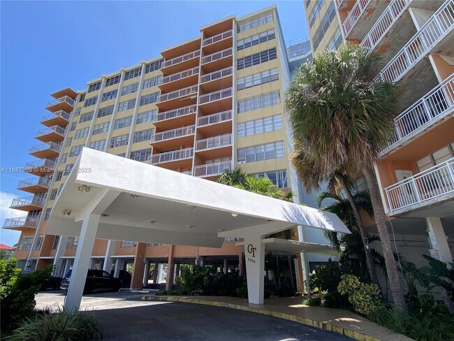 Foto del edificio - 2025 NE 164th St