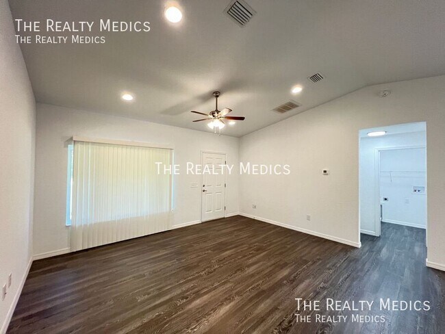 Building Photo - 190 Fisher Way