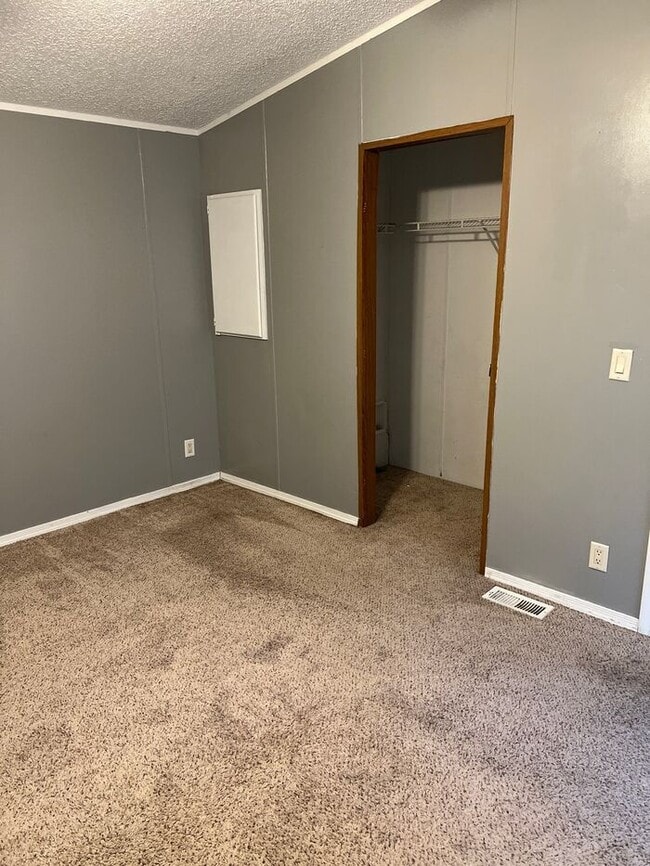 Building Photo - Home For Sale