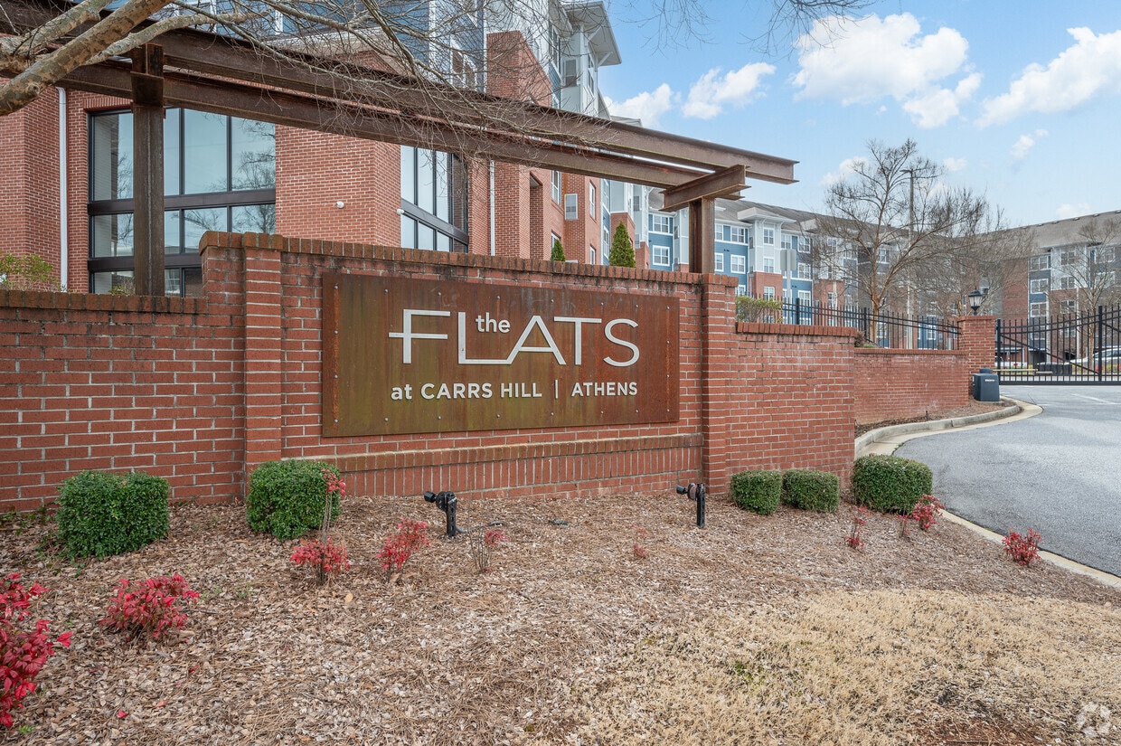 Primary Photo - Flats at Carrs Hill