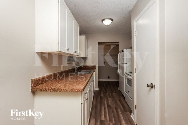 Foto del edificio - 830 Burland St