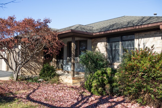 Building Photo - 1210 Harmony Dr