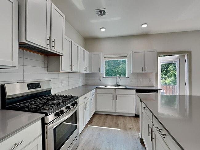 Building Photo - 13526 Vinita Dr