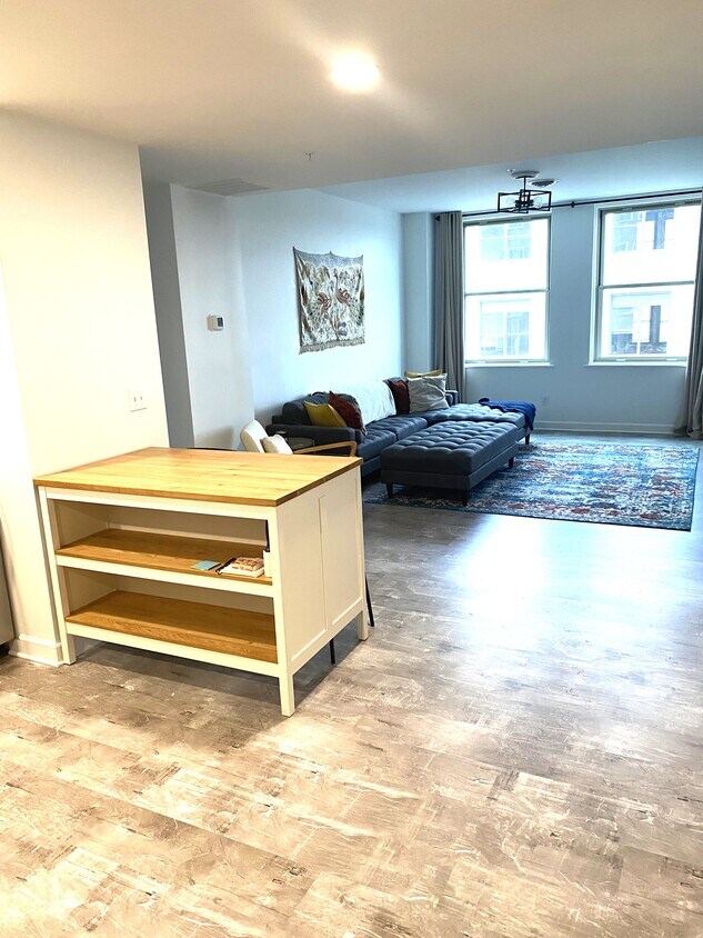 Living room view - 401 10th St