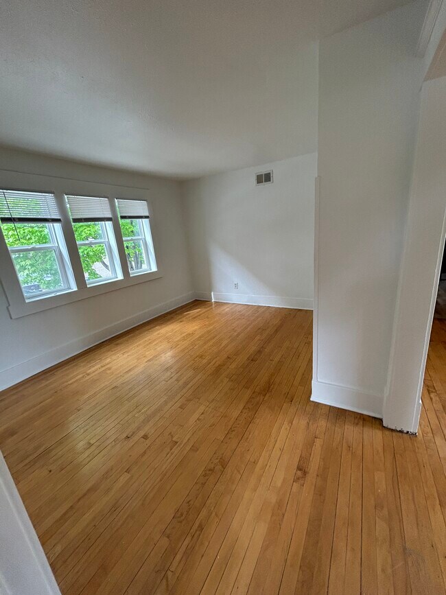 Foto del edificio - 7704 W Stevenson St