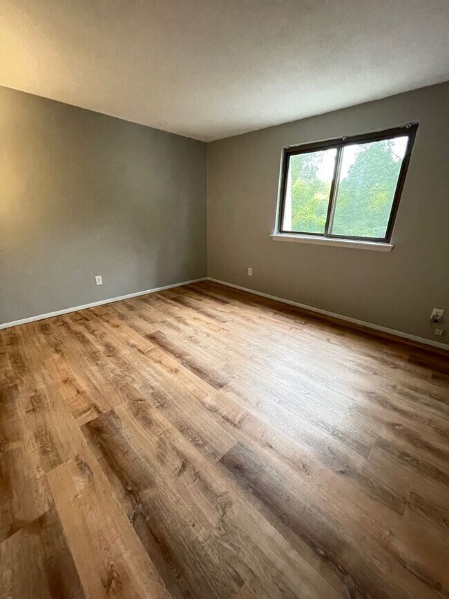 Foto del edificio - Updated 2 Bedroom Condo in Town of Newburg...