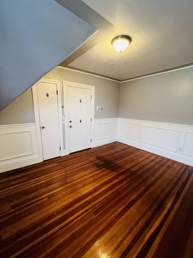 Building Photo - Edgewood View