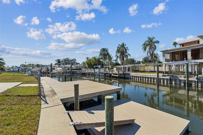 Building Photo - 1733 Bayou Grande Blvd NE