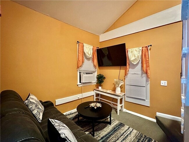 Building Photo - 800 Oakland Beach Ave