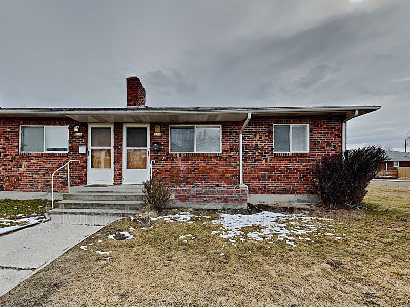 Primary Photo - 204 E Morrison St