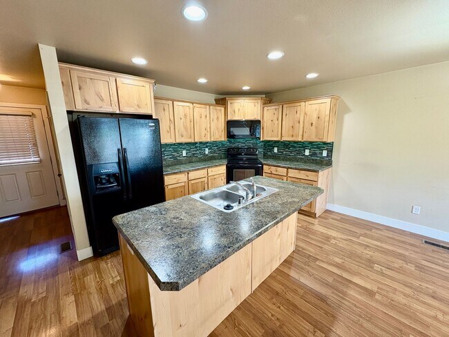 Foto del edificio - Beautiful West End Townhome – Spacious & M...