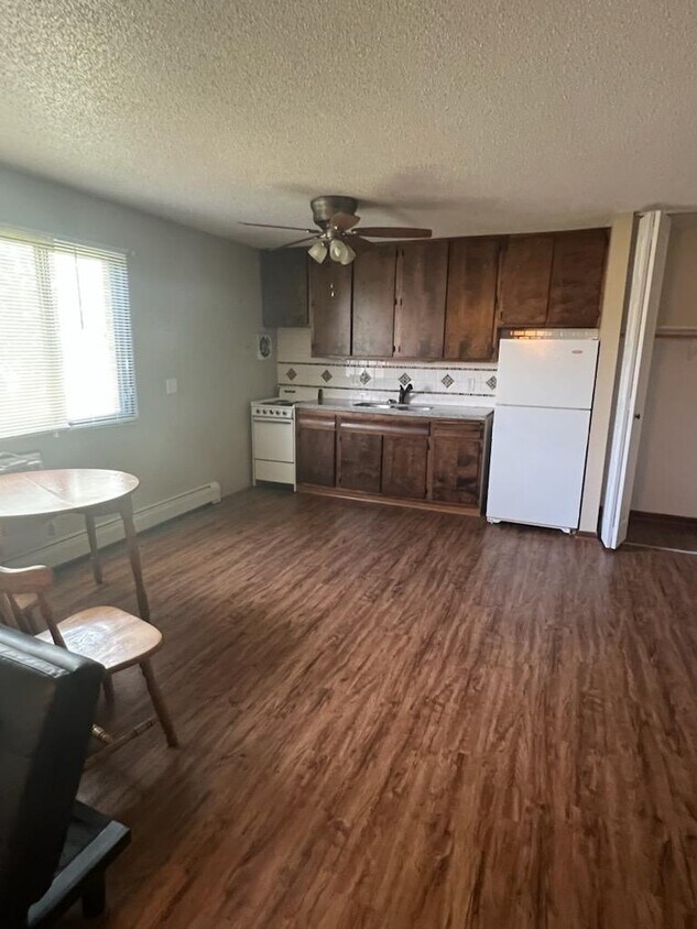 Foto principal - 224 1st Ave E