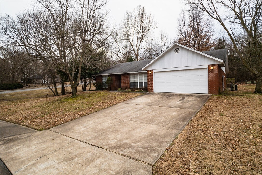 Building Photo - 1825 E Kantz Ln