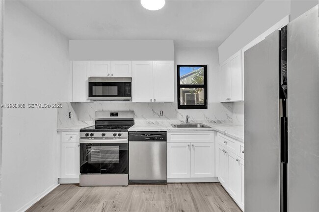 Foto del edificio - 2750 SW 26th St