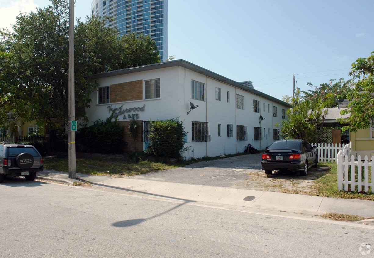 Primary Photo - 430 NE 38th St