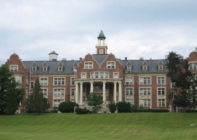 Building Photo - 15 Mount Saint Marys Way