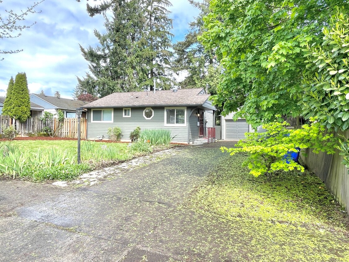 Foto principal - Parkrose Heights neighborhood, 3 bedroom, ...